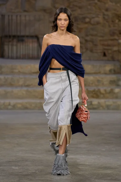 Look 19
